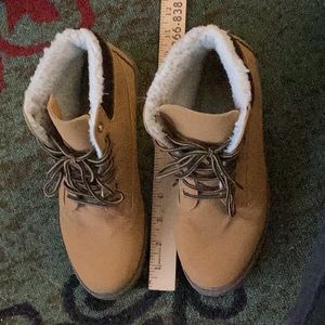 Warm fuzzy Lined Boots. size Womens 8